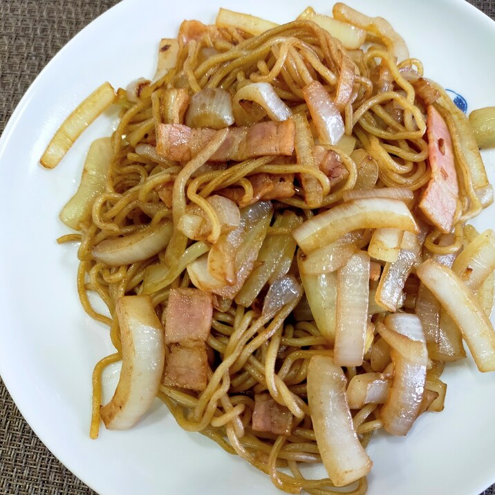 新玉ねぎとベーコンの焼きそば